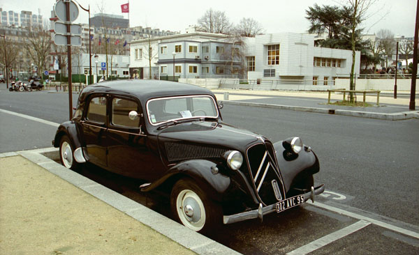 09-9b (02-15-30) 1953 Citroen 11CV.jpg